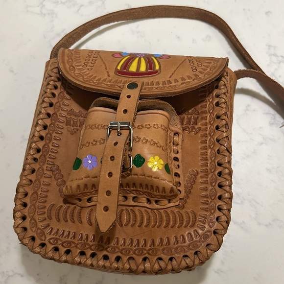 Tan Crossbody Bag with Sleek Design - Picture 6 of 12